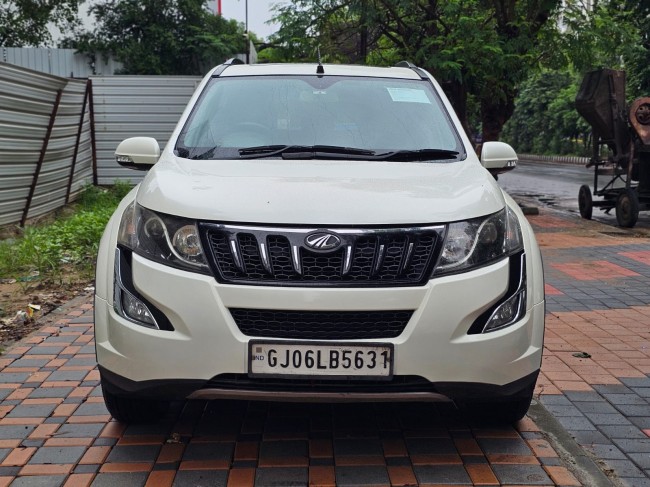 Mahindra XUV500 [2015-2018] W9...