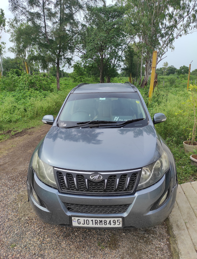Mahindra XUV500 W6 2015